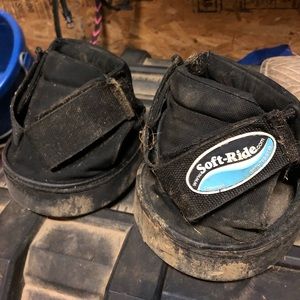 Soft ride boots size 4